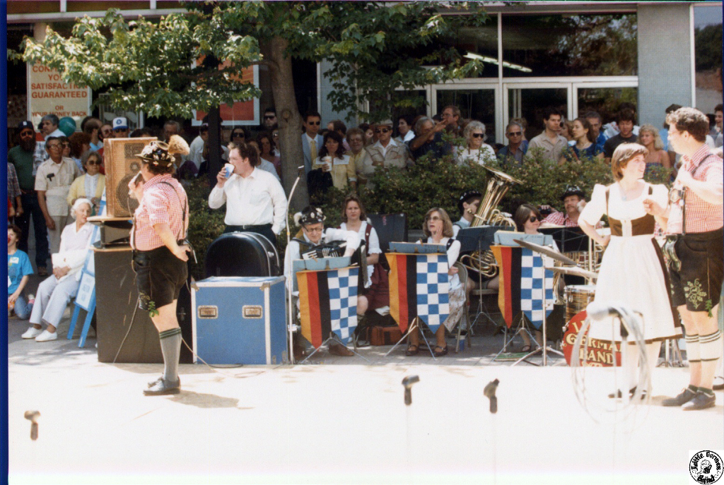 1980 04 20 15 Fayetteville St Mall.jpg